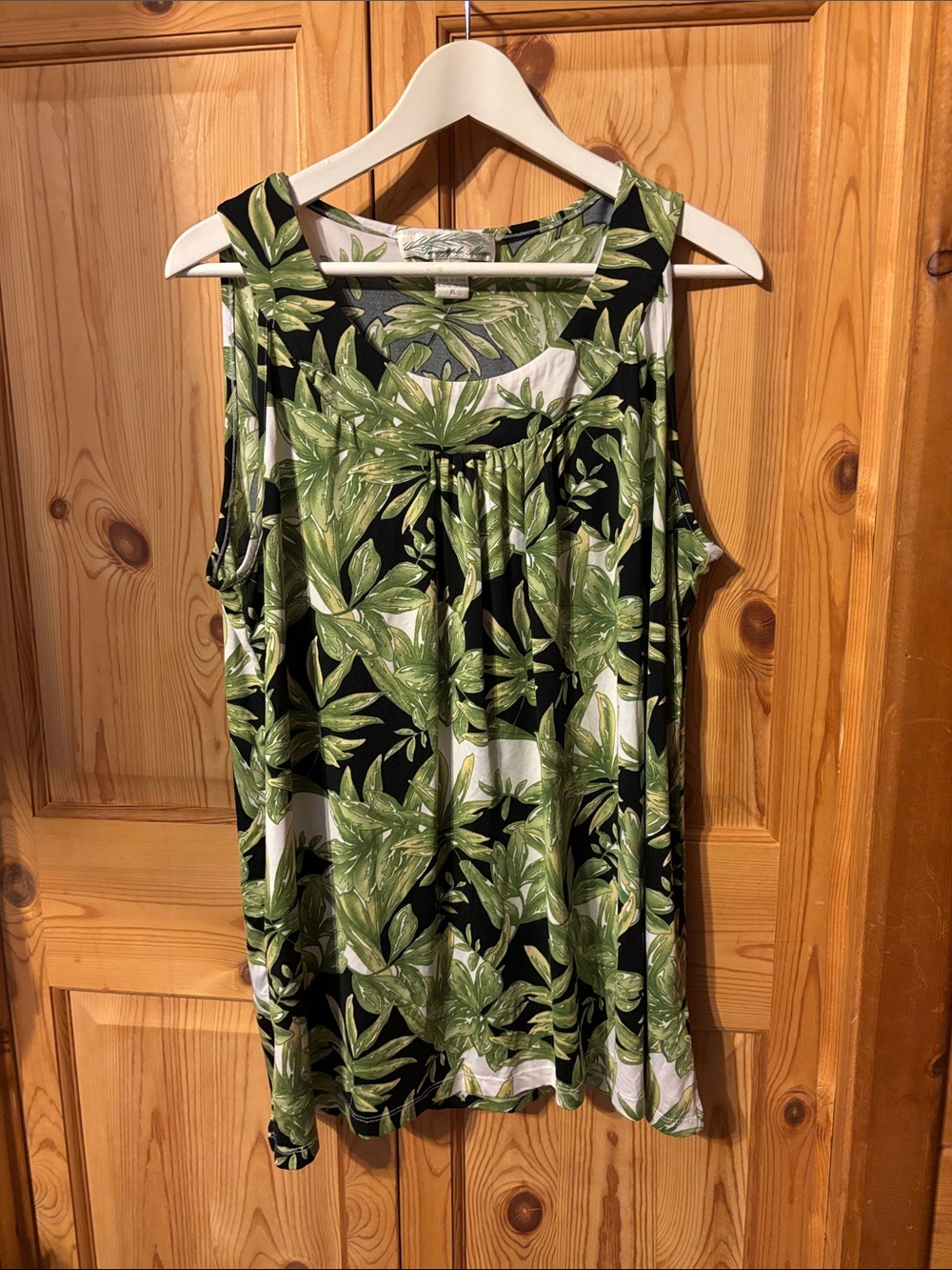 Women's Green Leaf Print Tank Top - Relaxed Fit